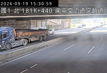 國道1號(王田交流道到南屯交流道, 南屯交流道穿越道)